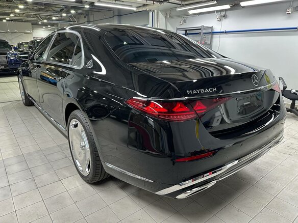 2026 Mercedes-Benz Maybach S-Класс 580 II (Z223) Рестайлинг, чёрный, 35990000 рублей - вид 4