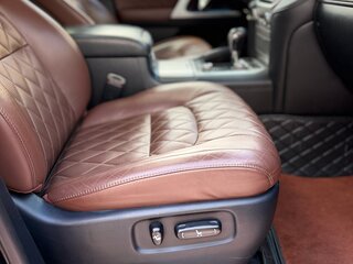 2017 Toyota Land Cruiser 200 Series Рестайлинг 2, чёрный, 4800000 рублей, вид 2