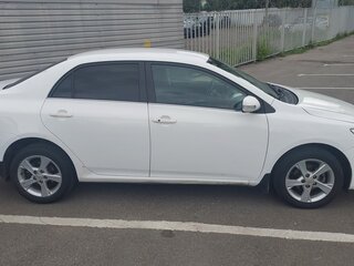 2013 Toyota Corolla X (E140, E150) Рестайлинг, белый, 980000 рублей, вид 3