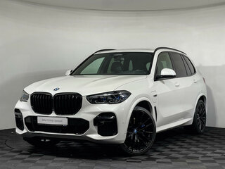 2022 BMW X5 45e IV (G05/G18), белый, 8699000 рублей, вид 1