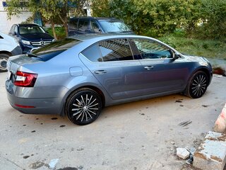 2019 Skoda Octavia III (A7) Рестайлинг, серый, 1850000 рублей, вид 4