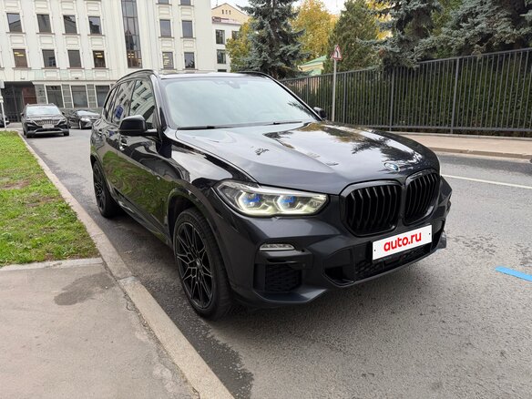 2020 BMW X5 40d IV (G05/G18), чёрный, 7700000 рублей - вид 2