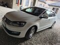 2015 Volkswagen Polo V Рестайлинг, белый, 870000 рублей - вид 1