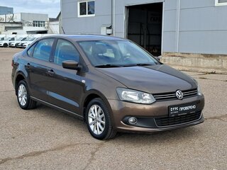 2015 Volkswagen Polo V Рестайлинг, коричневый, 910000 рублей, вид 3