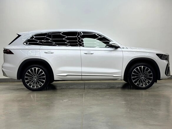 2026 Geely Monjaro I Рестайлинг 2 (China Market), белый, 4090000 рублей - вид 3