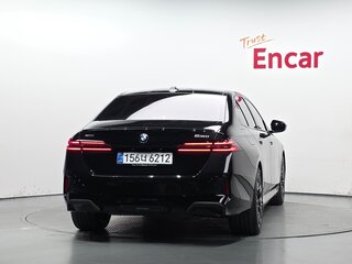 2026 BMW 5 серии 530e xDrive VIII (G60/G61/G68), чёрный, 9576000 рублей, вид 4