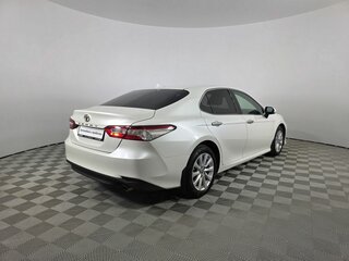 2018 Toyota Camry VIII (XV70), белый, 2450000 рублей, вид 5