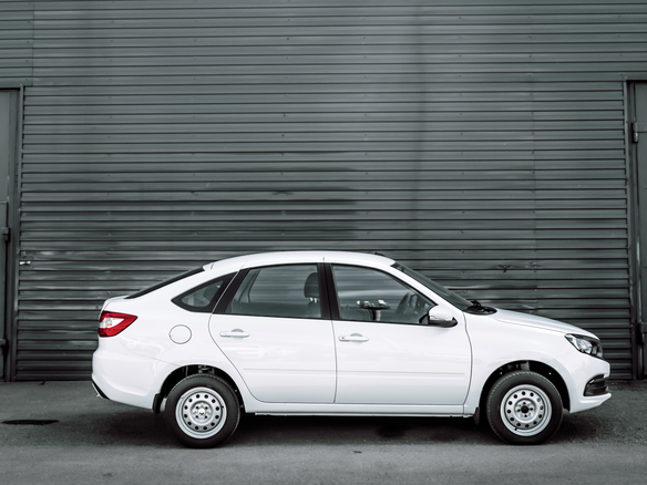 2026 Lada (ВАЗ) Granta I Рестайлинг, белый - вид 2