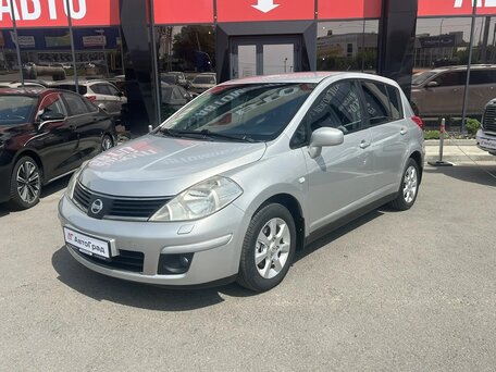 Nissan Tiida I