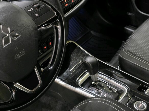 2019 Mitsubishi Outlander III Рестайлинг 3, белый - вид 13