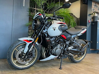 2026 Triumph Trident 800, серебристый, 1620000 рублей, вид 5