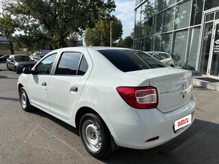 2017 Renault Logan II, белый, 680000 рублей, вид 4