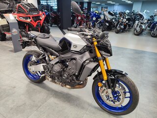 2025 Yamaha MT-09 (FZ-09), чёрный, 1419000 рублей, вид 4
