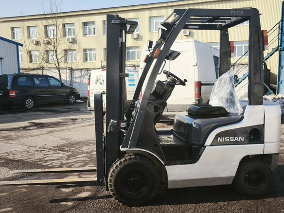 2008 Nissan серия D, серый, 595000 рублей