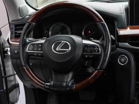2016 Lexus LX 570 III Рестайлинг 2, белый, 7400000 рублей - вид 17