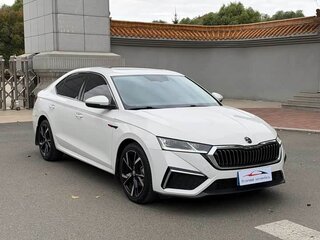 2022 Skoda Octavia IV (A8), белый, 1870000 рублей, вид 3