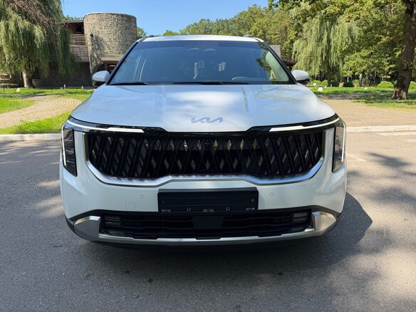 2025 Kia Carnival IV Рестайлинг, белый, 5800000 рублей - вид 2