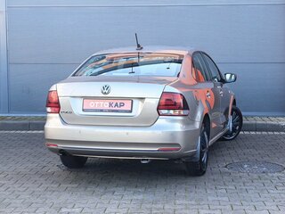 2020 Volkswagen Polo V Рестайлинг, коричневый, 1629000 рублей, вид 4