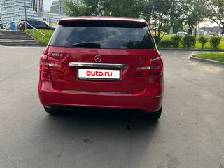 2013 Mercedes-Benz B-Класс 180 II (W246), красный, 1300000 рублей, вид 4