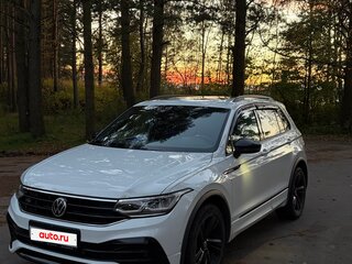 2021 Volkswagen Tiguan II Рестайлинг, белый, 3050000 рублей, вид 3