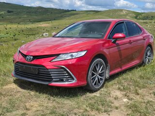 2021 Toyota Camry VIII (XV70) Рестайлинг, красный, 3050000 рублей, вид 2