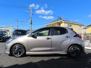 2023 Toyota Yaris IV, серый, 1024000 рублей, вид 4