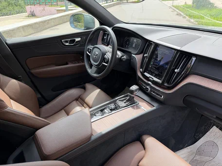 2021 Volvo XC60 II, серый, 3680000 рублей, вид 3