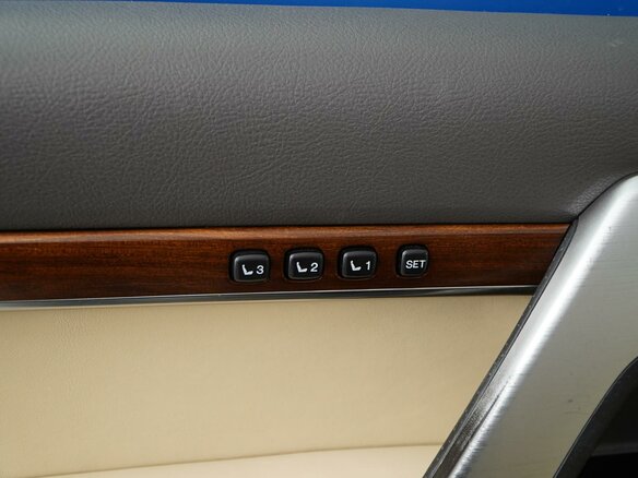 2016 Toyota Land Cruiser 200 Series Рестайлинг 2, чёрный, 5759444 рублей - вид 13