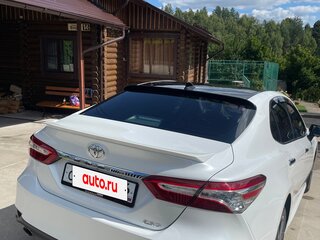 2021 Toyota Camry VIII (XV70) Рестайлинг, белый, 3545000 рублей, вид 4