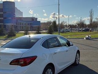 2013 Opel Astra J Рестайлинг, белый, 583000 рублей, вид 4