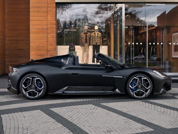 2025 Maserati MC20 Cielo, чёрный, 37000000 рублей - вид 5