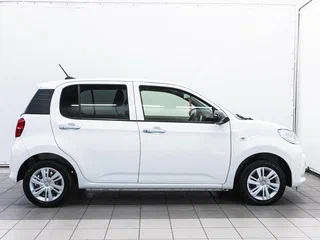 2021 Toyota Passo III Рестайлинг, белый, 999000 рублей, вид 5
