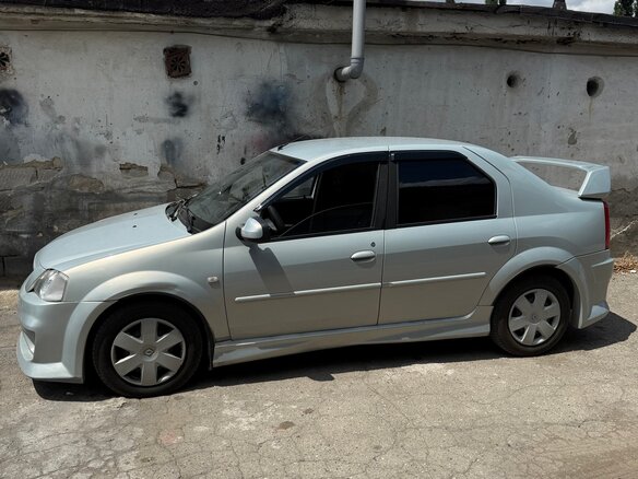 2008 Renault Logan I, серебристый, 650000 рублей