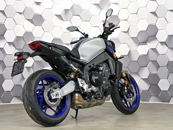 2023 Yamaha MT-09 (FZ-09), серебристый, 1199000 рублей - вид 6