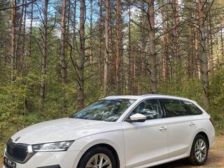 2022 Skoda Octavia IV (A8), белый, 3650000 рублей, вид 2