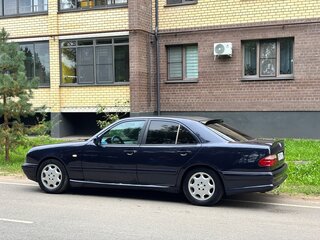 1998 Mercedes-Benz E-Класс 240 II (W210, S210), синий, 365000 рублей, вид 4