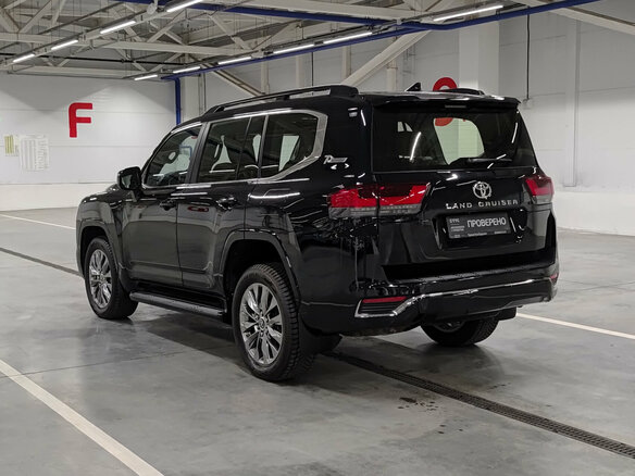 2021 Toyota Land Cruiser 300 Series, чёрный, 7280000 рублей - вид 6