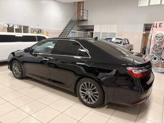 2017 Toyota Camry VII (XV50) Рестайлинг 2, чёрный, 2600000 рублей, вид 3