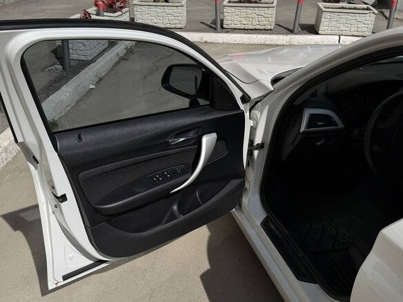 2013 BMW 1 серии 116i II (F20/F21), белый, 1090000 рублей - вид 10