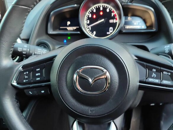 2020 Mazda 2 III (DJ) Рестайлинг, красный, 1400000 рублей - вид 8