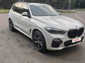 2020 BMW X5 M50i IV (G05/G18), белый, 7100000 рублей - вид 2