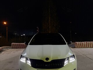 2017 Skoda Octavia III (A7) Рестайлинг, белый, 1650000 рублей, вид 3