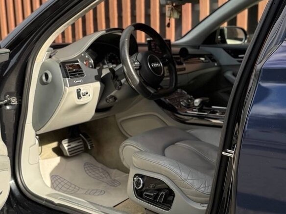 2013 Audi A8 Long III (D4), синий, 2300000 рублей - вид 20