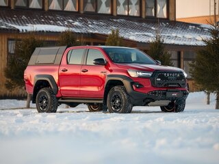 2023 Toyota Hilux VIII Рестайлинг 2, красный, 7240000 рублей, вид 3