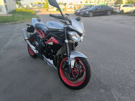 2015 Triumph Street Triple, серебристый, 620000 рублей, вид 2