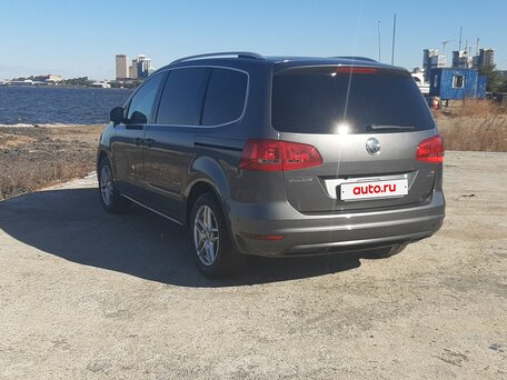 2013 Volkswagen Sharan II, серый, 1280000 рублей, вид 3