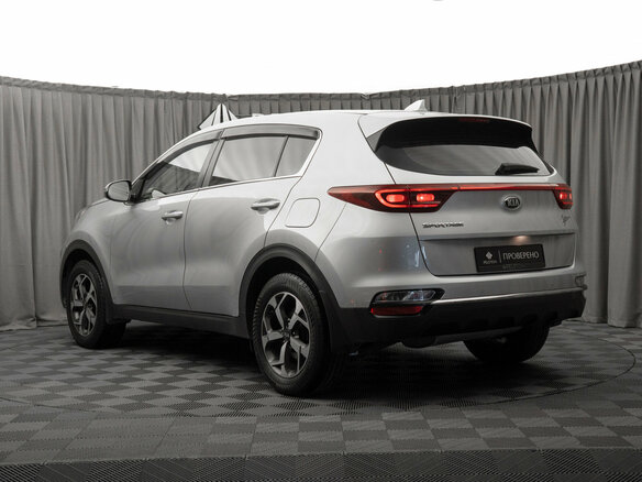 2018 Kia Sportage IV Рестайлинг, серебристый, 1800000 рублей - вид 3