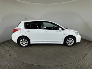 2010 Nissan Tiida I Рестайлинг, белый, 780000 рублей, вид 4