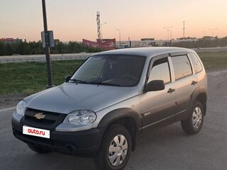 2016 Chevrolet Niva I Рестайлинг, серебристый, 530000 рублей, вид 1