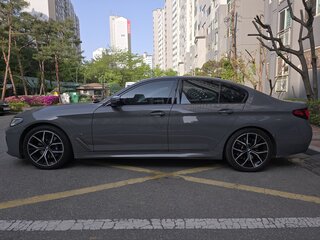 2021 BMW 5 серии Long 530Li xDrive VII (G30/G31/G38) Рестайлинг, серый, 5650000 рублей, вид 3